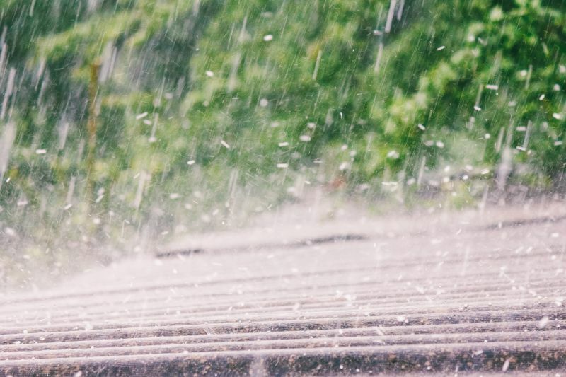 雨音がうるさい